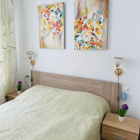 Apartment Bright And Sunny *