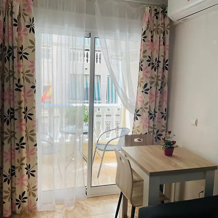 Bright And Sunny Apartment *